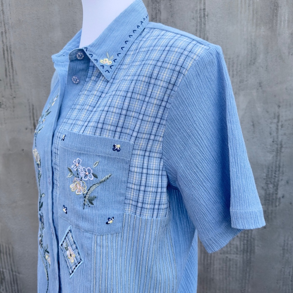 Vintage Napa Valley Denim Blue Floral Embroidered Crinkle Gauze Button Up Top -M - Picture 7 of 16